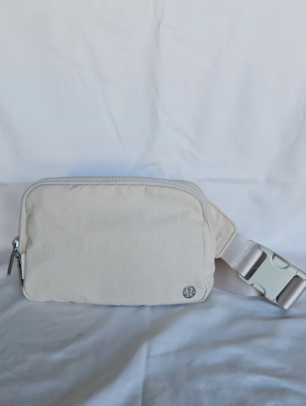 NWOT Lululemon athletica Woman's Chalk White Belt Bag